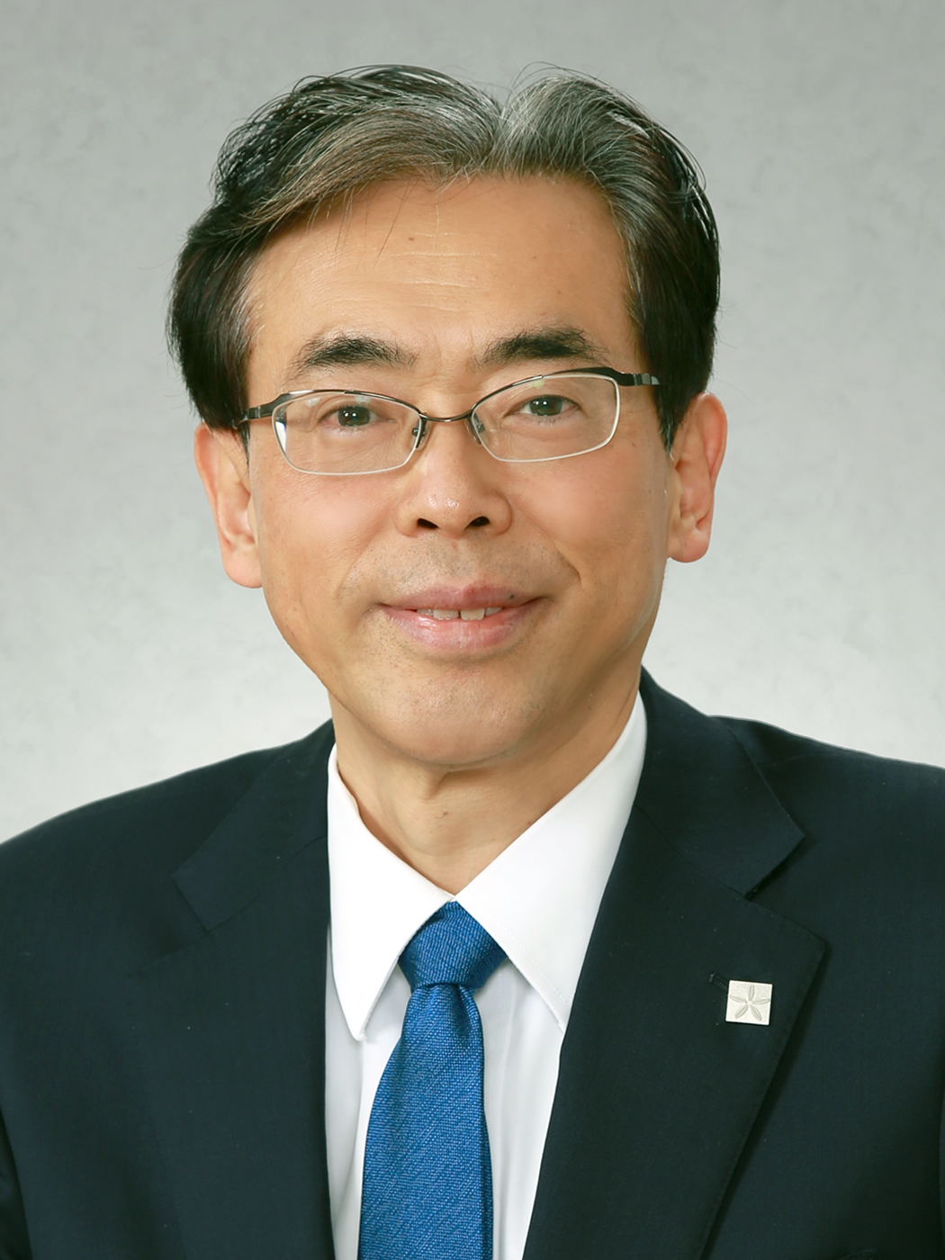新潟県立長岡大手高等学校 校長 佐藤 一彦 新潟県立長岡大手高等学校 校長 佐藤 一彦